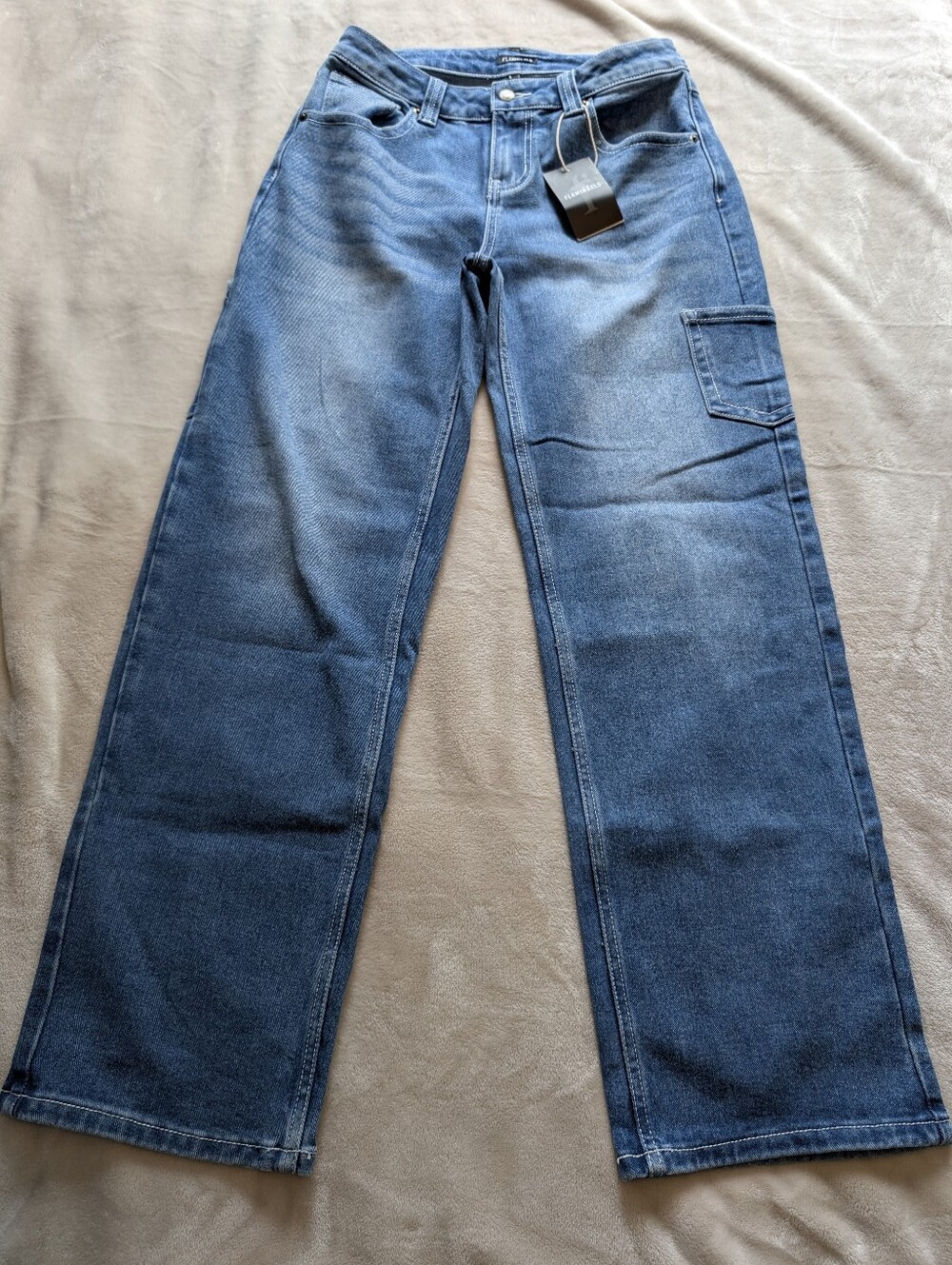 Flamingals Mid Rise Multi Pocket Straight Leg Cargo Jeans NWT Medium - Picture 3 of 9